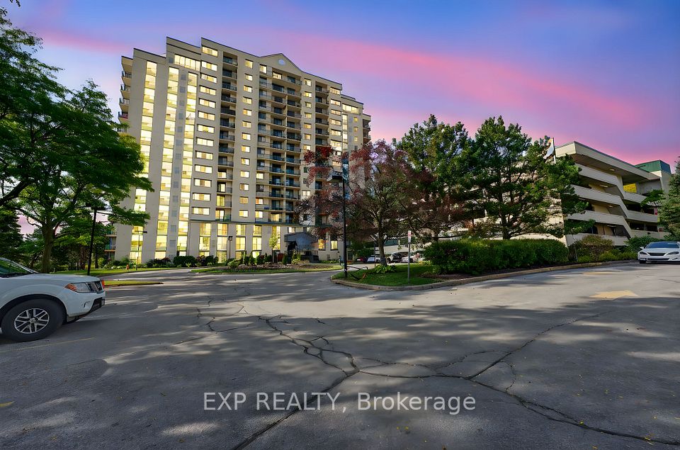 Condo Apartment at 75 Ellen Street 906, Barrie, ON L4N 7R6, Barrie