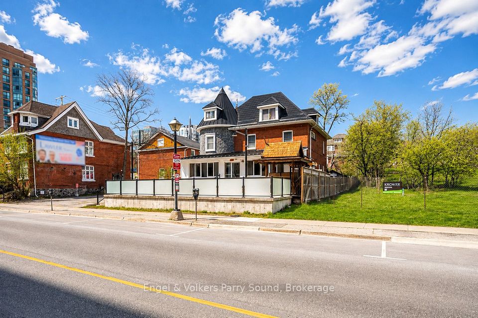 168 Dunlop Street E, Barrie, ON L4M 1B3