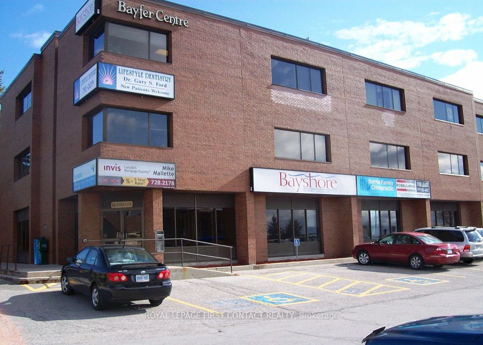 11 Ferris Lane 200, Barrie, ON L4M 5N6