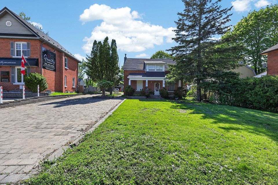 202 Bradford Street, Barrie, ON L4N 3B6