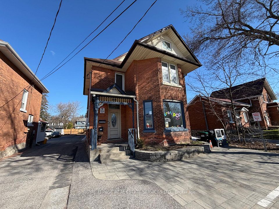 Detached at 100 Essa Road Upper Level, Barrie, ON L4N 3K7, Barrie