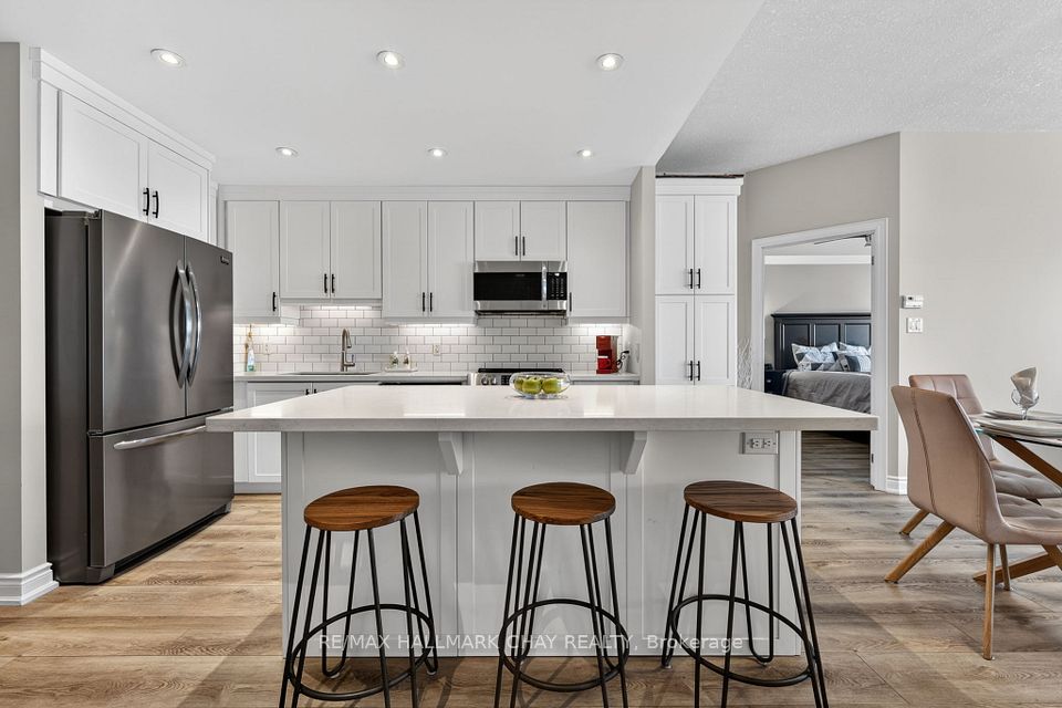 Condo Apartment at 37 Ellen Street 805, Barrie, ON L4N 6G2, Barrie