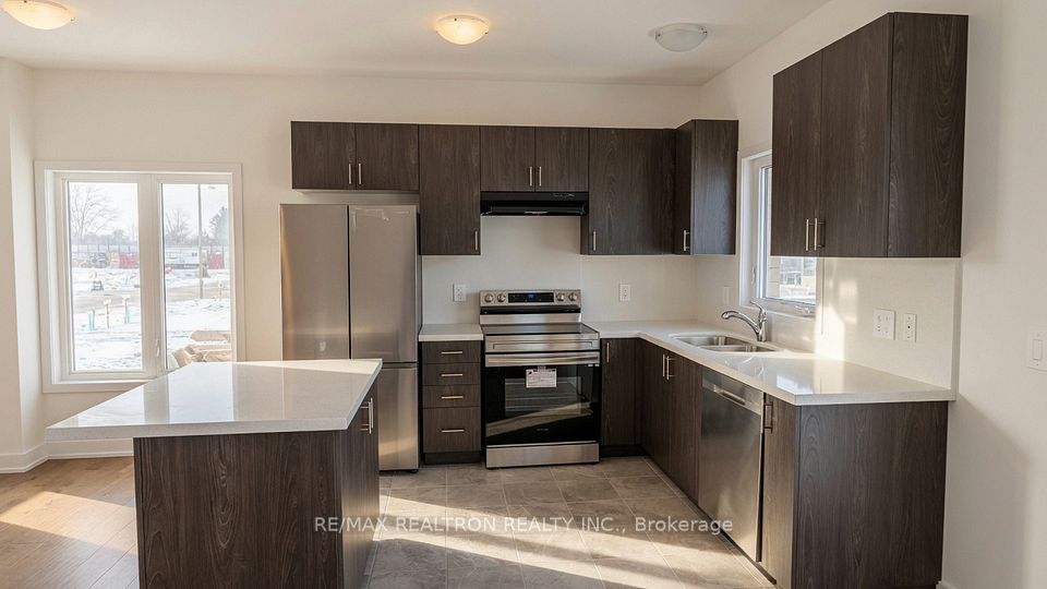Att/Row/Townhouse at 36 Westwood Avenue, Barrie, ON L9J 0M6, Barrie