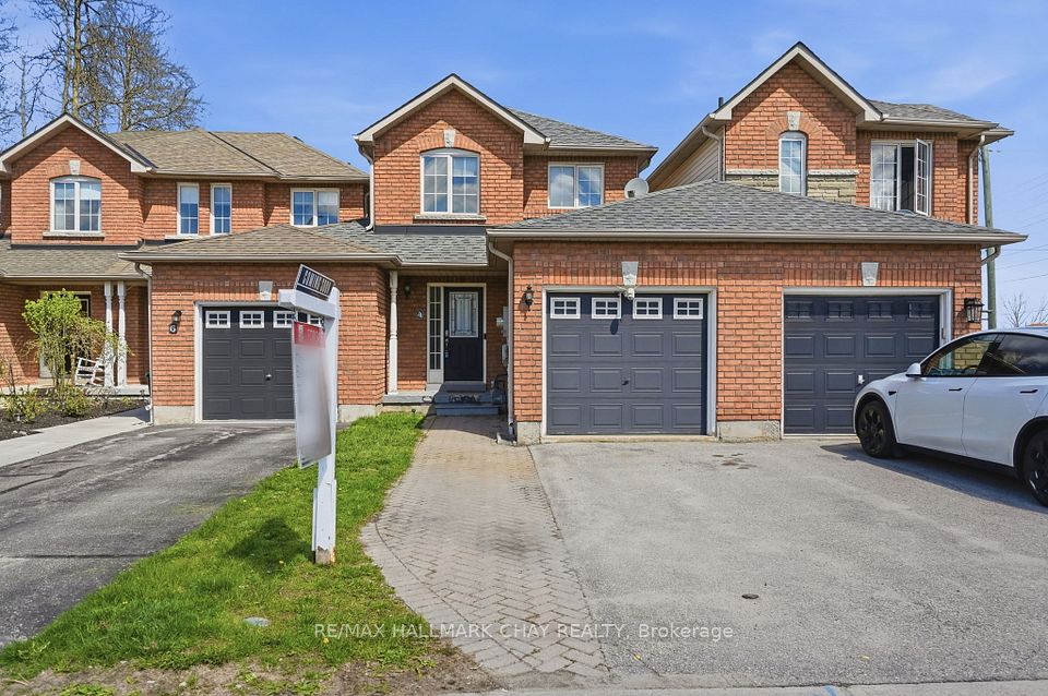 Att/Row/Townhouse at 4 Hawthorne Crescent, Barrie, ON L4N 8K1, Barrie