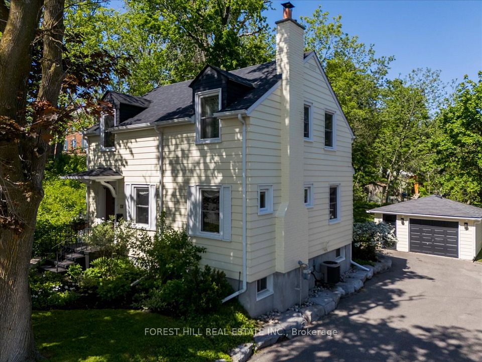 Detached at 131 Toronto Street, Barrie, ON L4N 1V3, Barrie