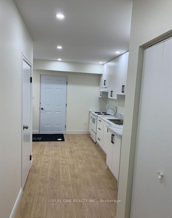 Detached at 18 Leggott Avenue Basement, Barrie, ON L4N 8A9, Barrie