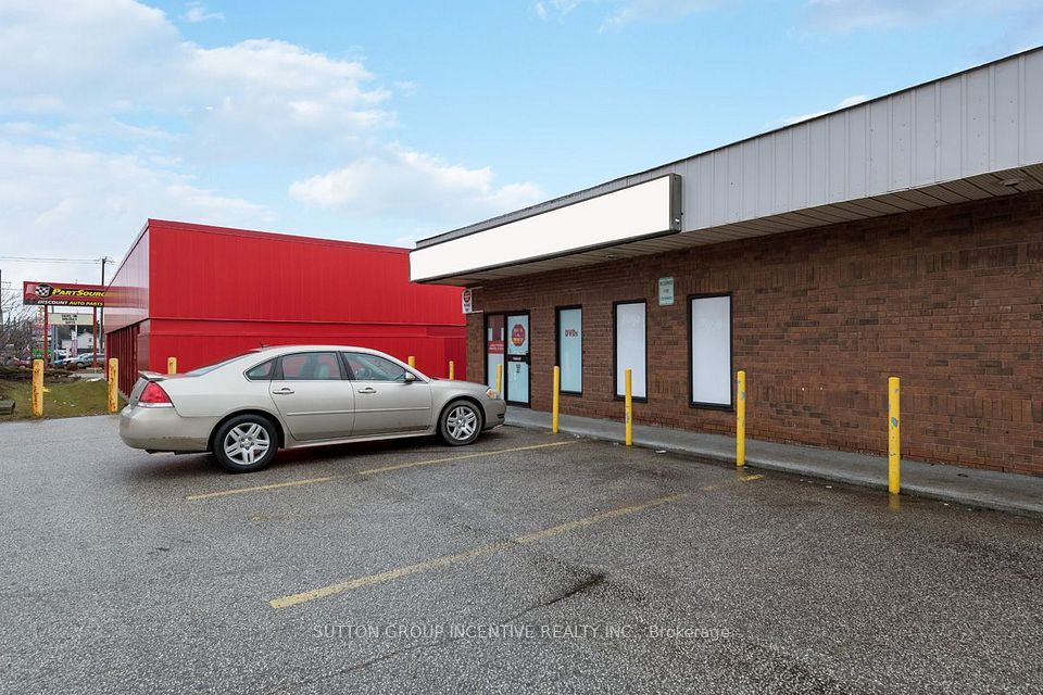 285 Dunlop Street W 4, Barrie, ON L4N 1C1