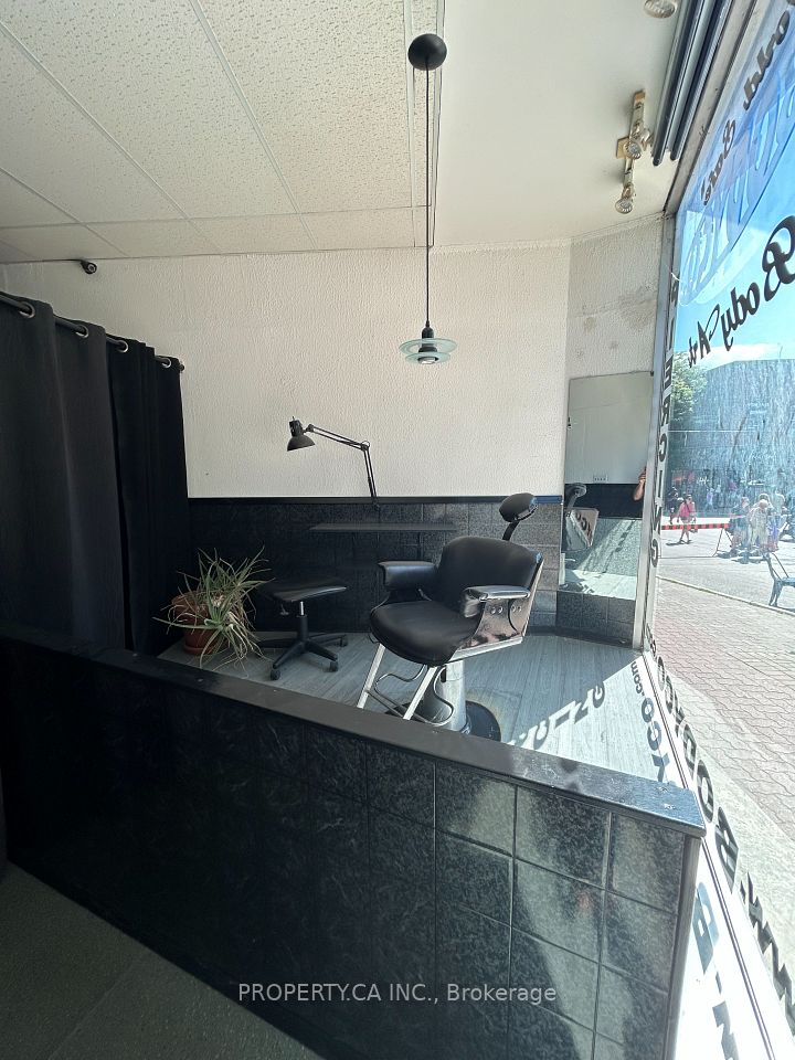 17 West Street S, Orillia, ON L3V 5G2