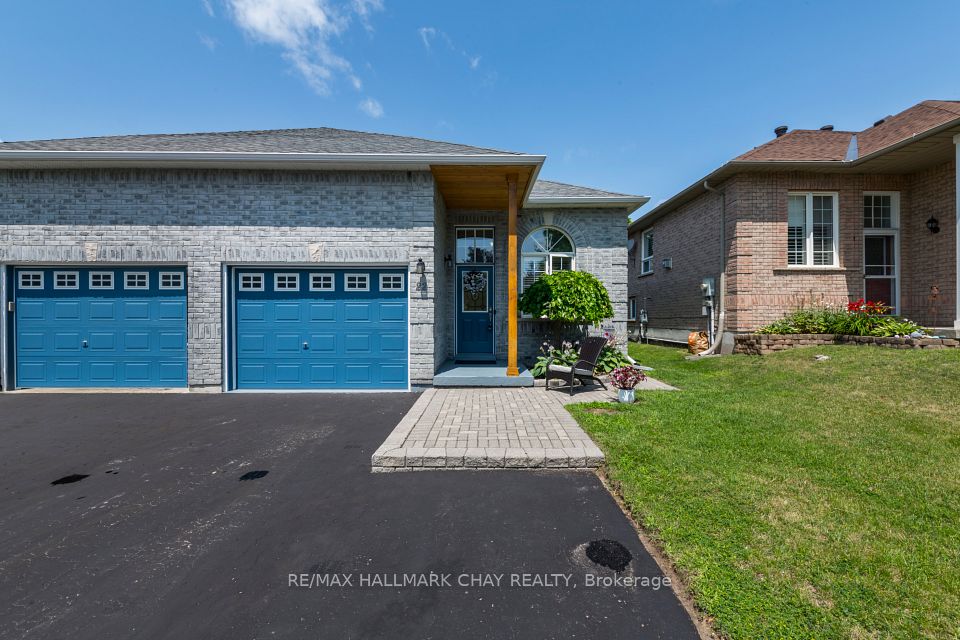 Semi-Detached at 22 Peter Street, Barrie, ON L4N 5R2, Barrie
