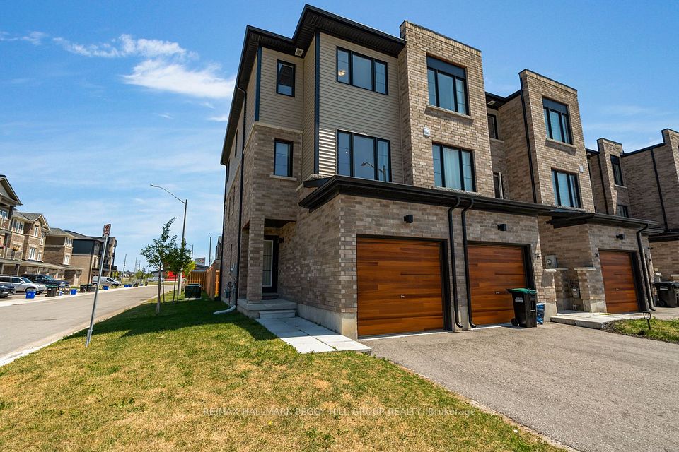 Att/Row/Townhouse at 30 Pumpkin Corner Crescent, Barrie, ON L9J 0T6, Barrie