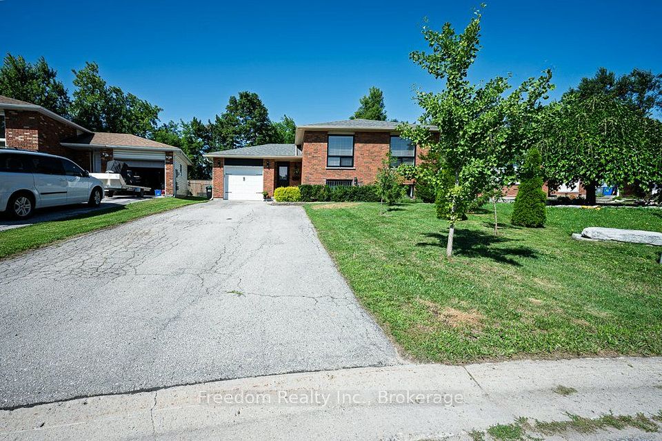 42 Patricia Avenue, Barrie, ON L4M 5S6 at 42 Patricia Avenue, Barrie, ON L4M 5S6, Barrie, ON, L4M 5S6