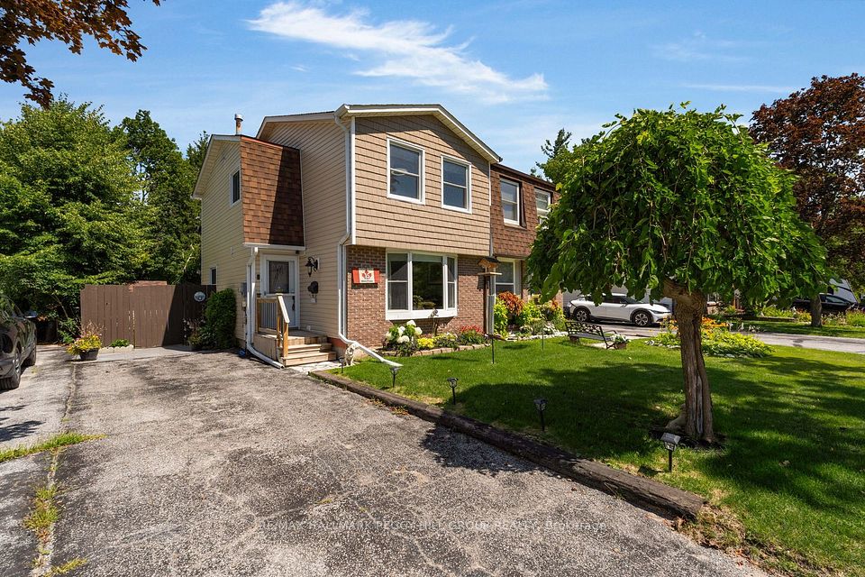 Semi-Detached at 15 Wilde Place, Barrie, ON L4N 4W6, Barrie