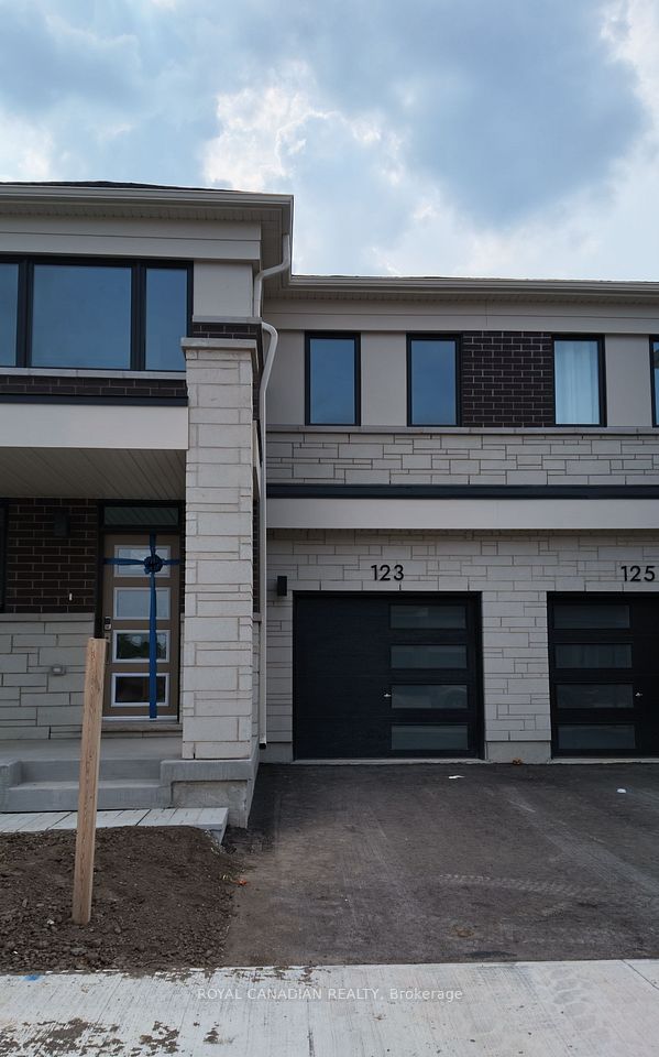 Att/Row/Townhouse at 123 Vinewood Crescent, Barrie, ON L9J 1B5, Barrie