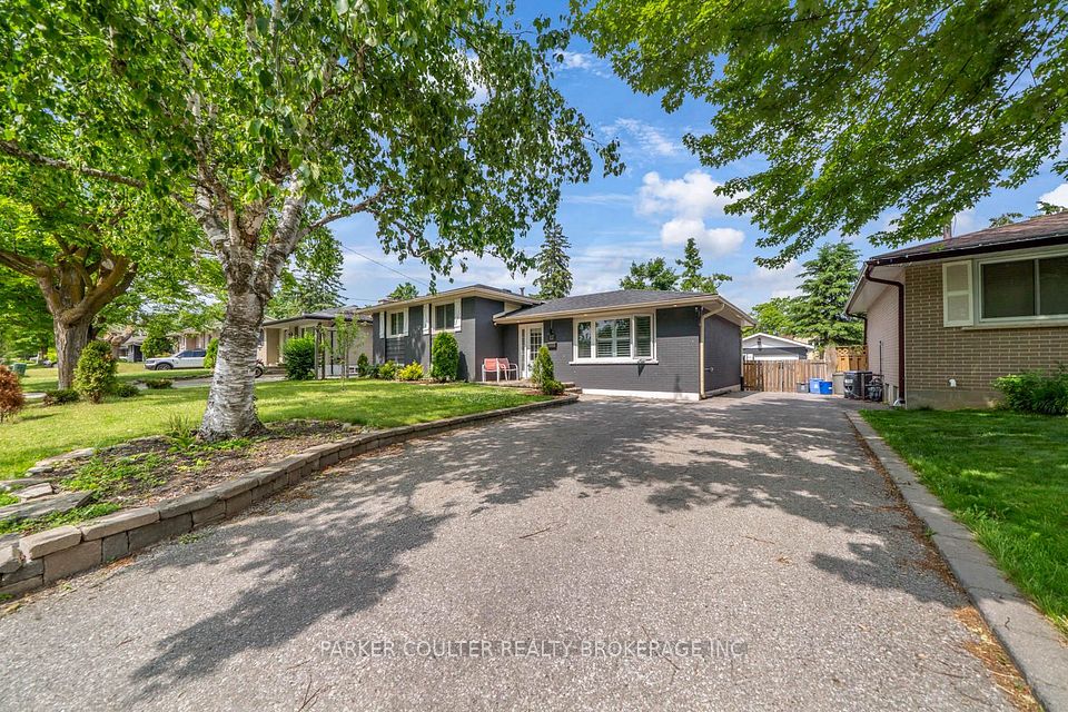 Detached at 17 Harding Avenue, Barrie, ON L4M 3K1, Barrie