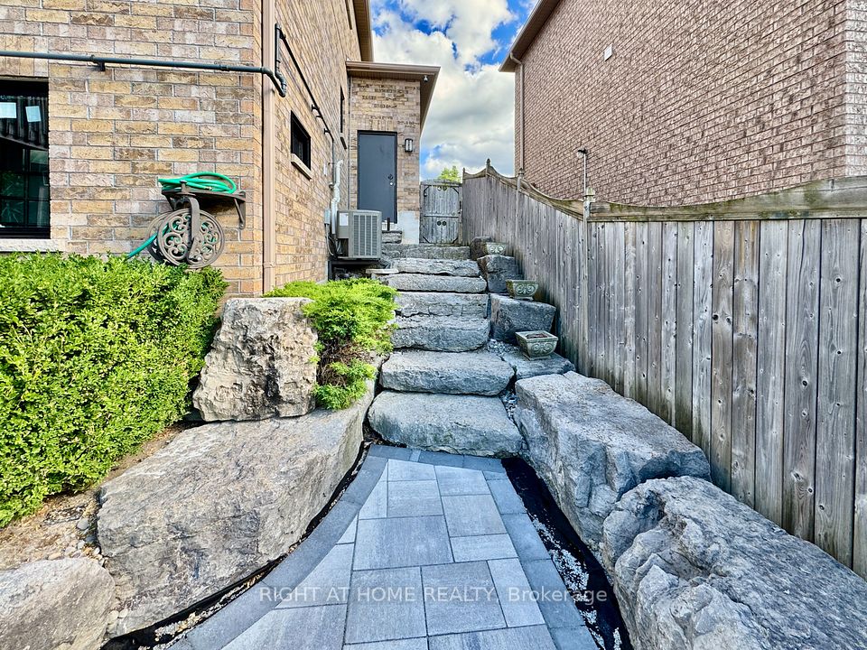 Detached at 20 Prince Of Wales Drive Lower, Barrie, ON L4N 0T5, Barrie