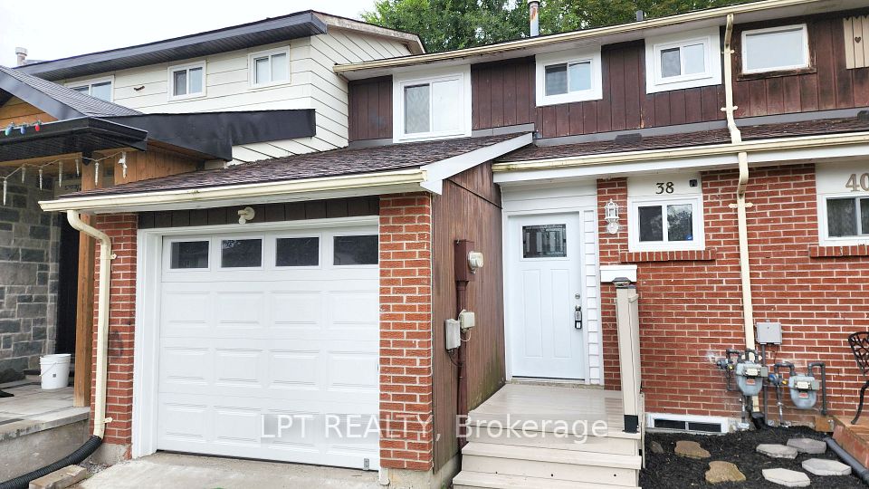 Att/Row/Townhouse at 38 Chaucer Crescent, Barrie, ON L4N 4T7, Barrie