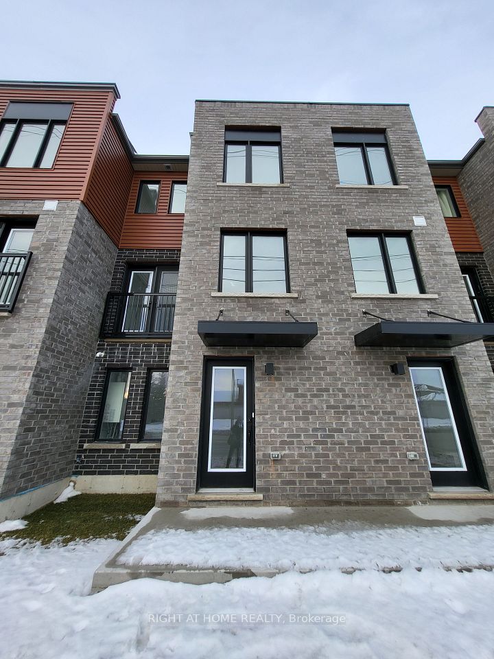 Att/Row/Townhouse at 23 Fairlane Avenue, Barrie, ON L9J 0N1, Barrie