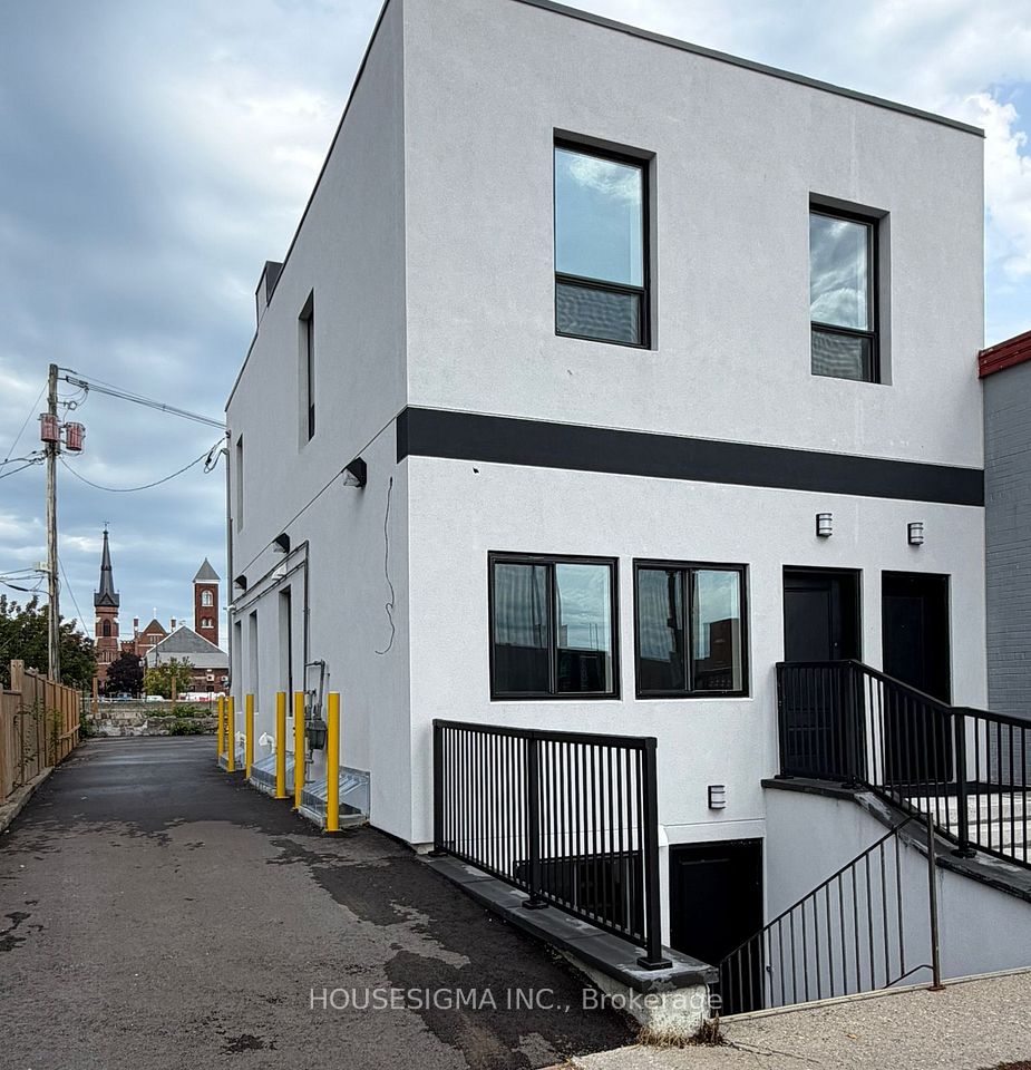 28 West Street N Upper Unit, Orillia, ON L3V 5B8