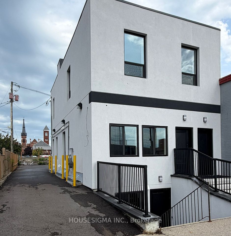 28 West Street N Main Floor Unit, Orillia, ON L3V 5B8