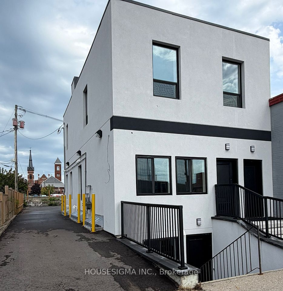 28 West Street N Lower Level Unit, Orillia, ON L3V 5B8