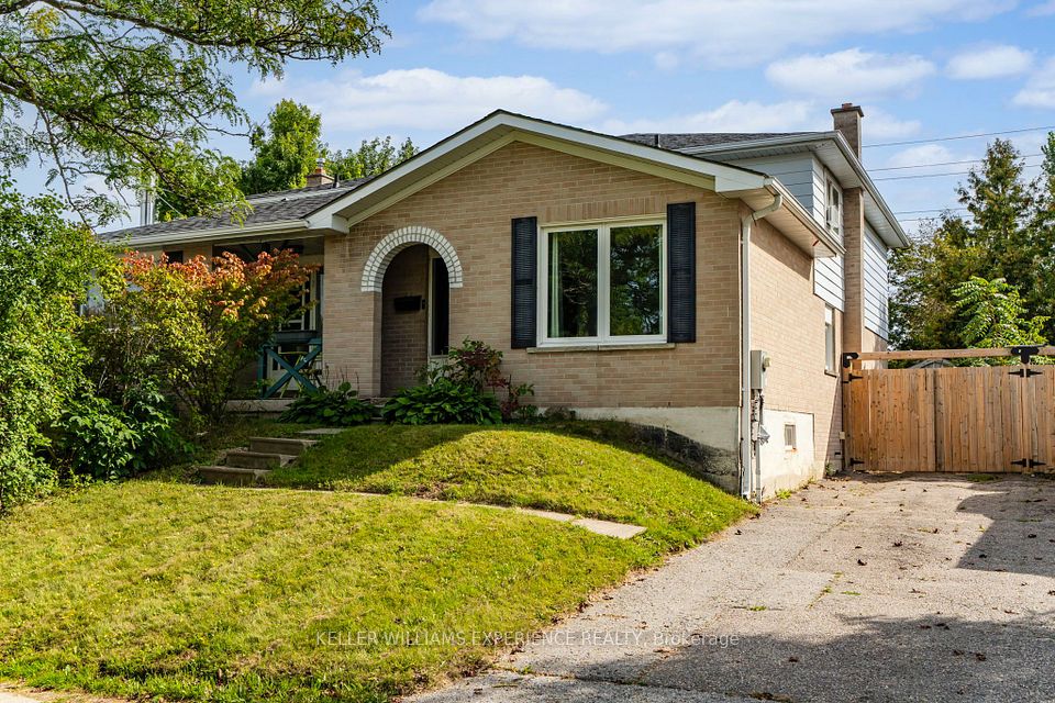 Semi-Detached at 21 B College Crescent, Barrie, ON L4M 2W4, Barrie
