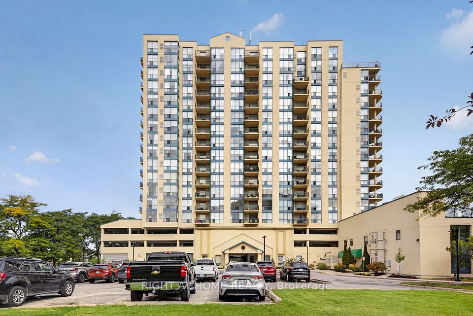 Condo Apartment at 65 Ellen Street 1402, Barrie, ON L4N 3A5, Barrie