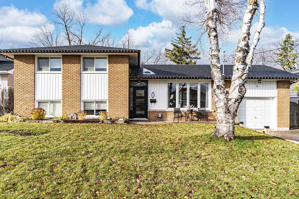Detached at 20 Ottaway Avenue Upper, Barrie, ON L4M 2W7, Barrie