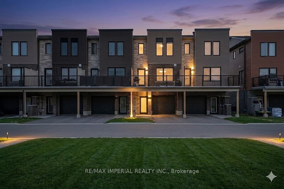 Att/Row/Townhouse at 61 Fairlane Avenue, Barrie, ON L9J 0N1, Barrie