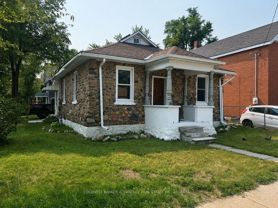 Detached at 36 Sanford Street, Barrie, ON L4N 3C2, Barrie