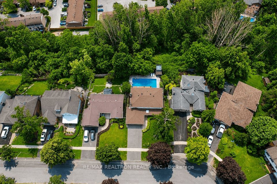 Detached at 18 Debra Crescent, Barrie, ON L4N 3T1, Barrie