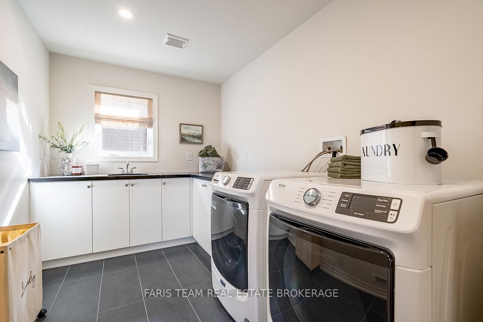 207 Sutherland Street S, Clearview, ON L0M 1S0 25