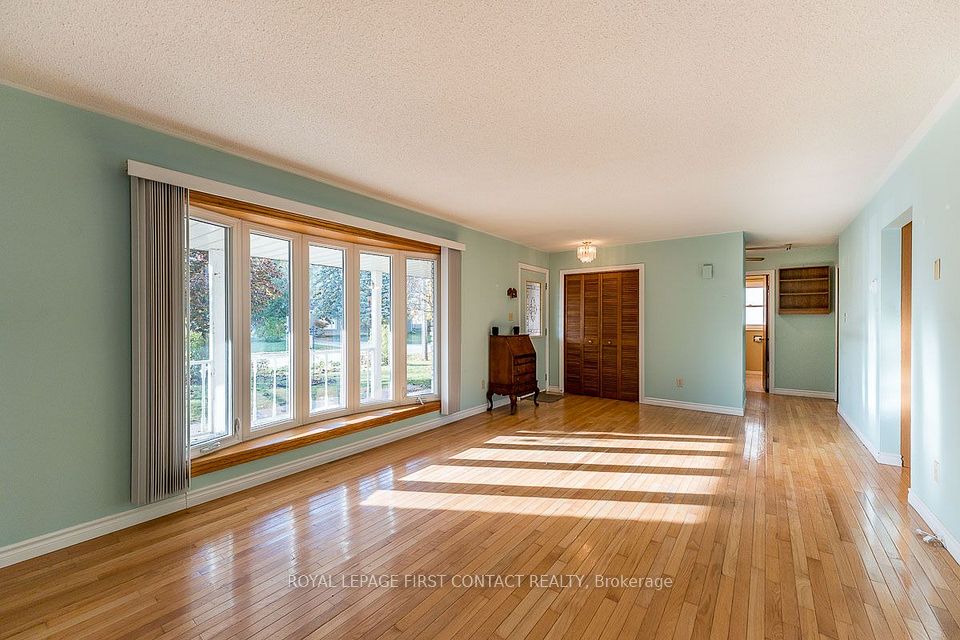 224 Christopher Street, Clearview, ON L0M 1S0 9