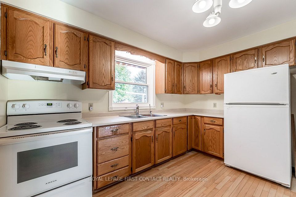 224 Christopher Street, Clearview, ON L0M 1S0 12