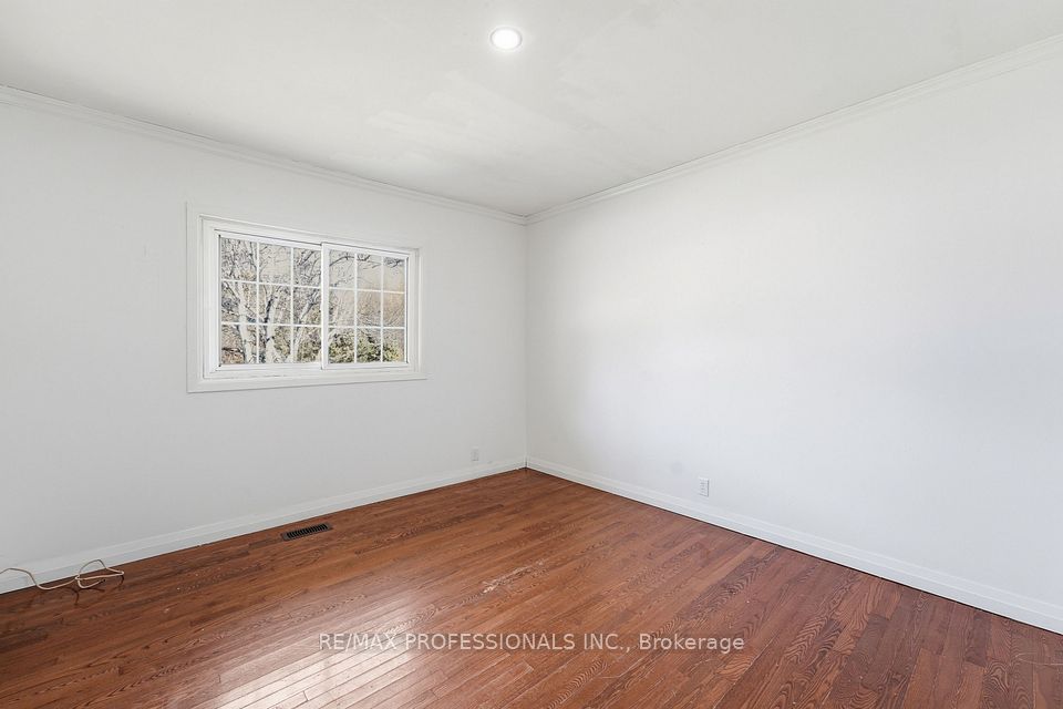 120 Switzer Street, Clearview, ON L0M 1N0 16