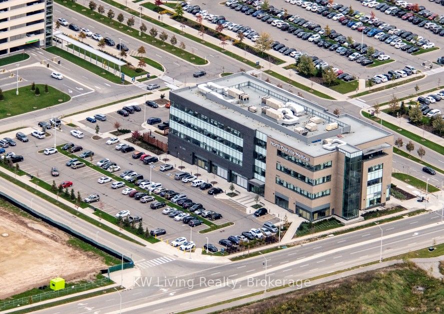 3075 Hospital Gate 310, Oakville, ON L6M 1M1