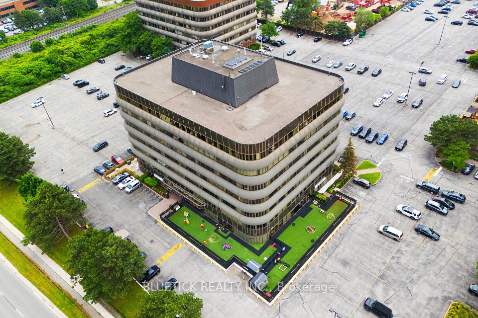 700 Dorval Drive 202, Oakville, ON L6K 3V7