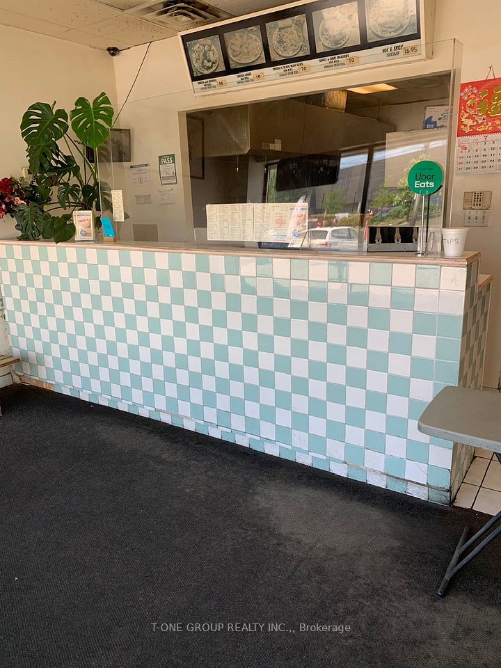 2270 Keele Street 3, Toronto W04, ON M6M 3Y9