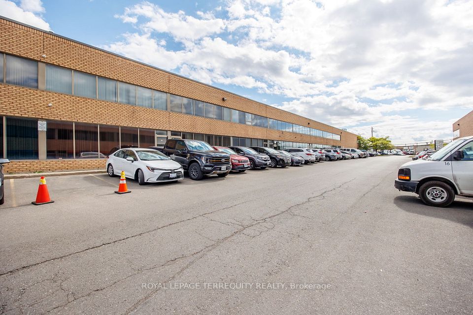 94 Kenhar Drive 36, Toronto W05, ON M9L 1N2