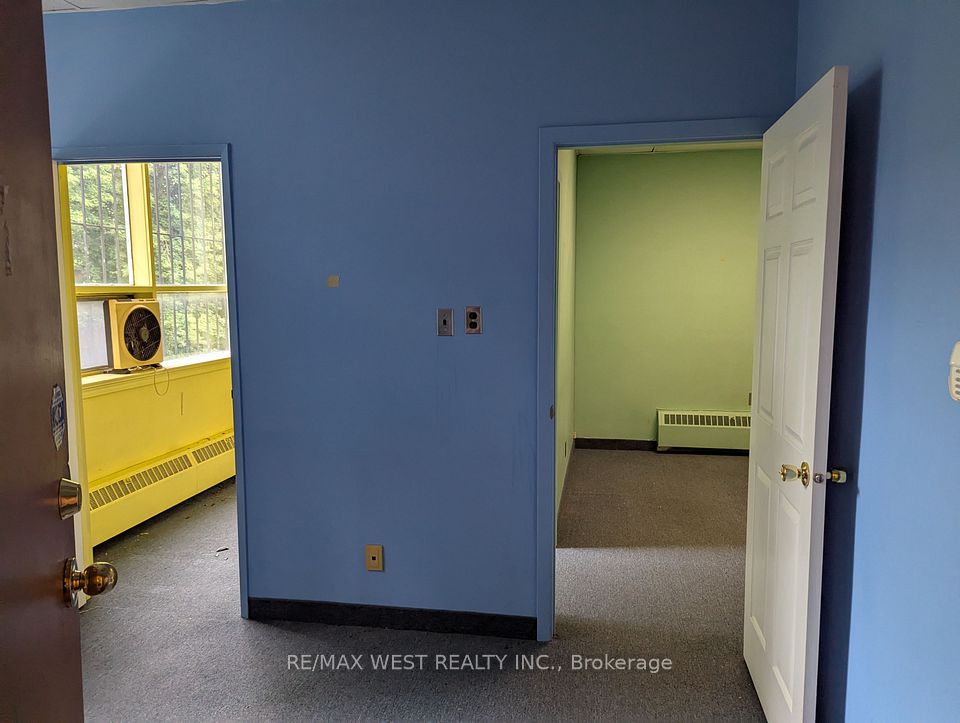 3269 Bloor Street W 205, Toronto W07, ON M8X 1E2