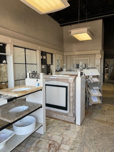 100 The East Mall N/A Unit 14, Toronto W08, ON M8Z 5X2