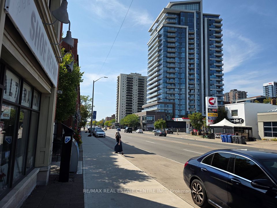 165 Lakeshore Road E, Mississauga, ON L5G 4T9