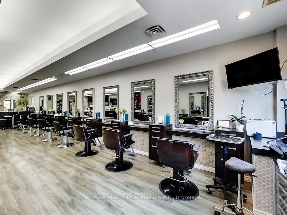 1735 Lakeshore Road W, Mississauga, ON L5J 1J4