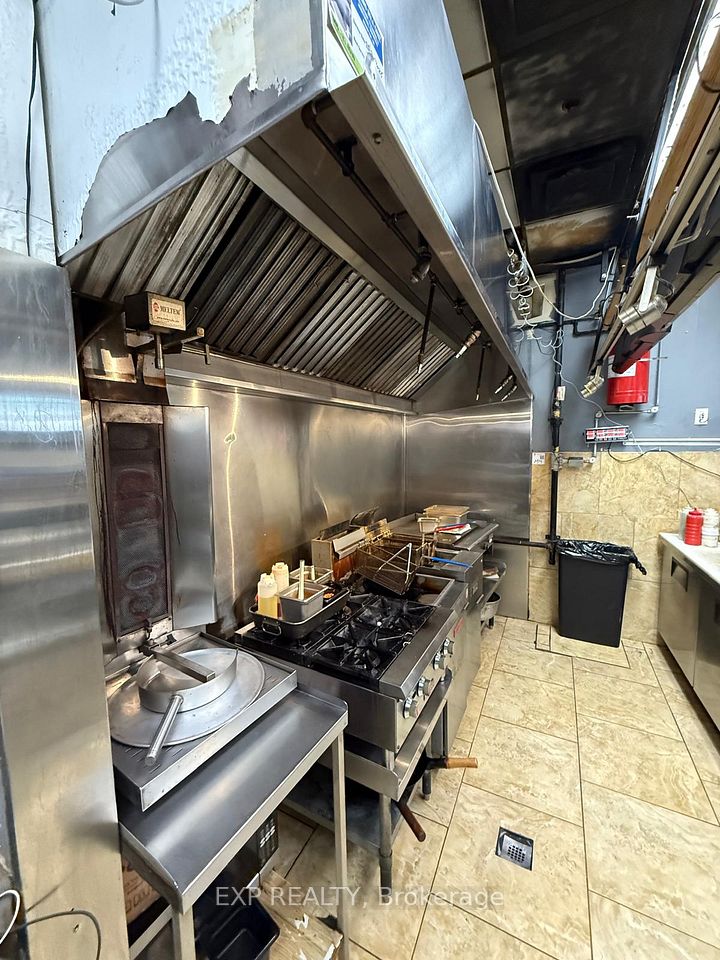 545 Steeles Avenue W, Brampton, ON L6Y 4E7