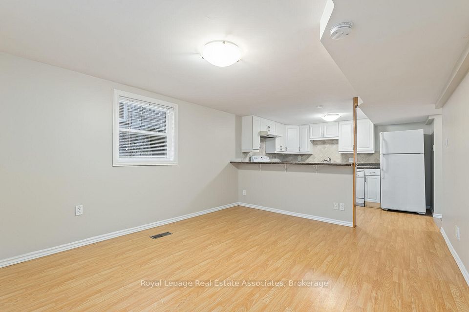 17 Academy Road, Halton Hills, ON L7G 3N7