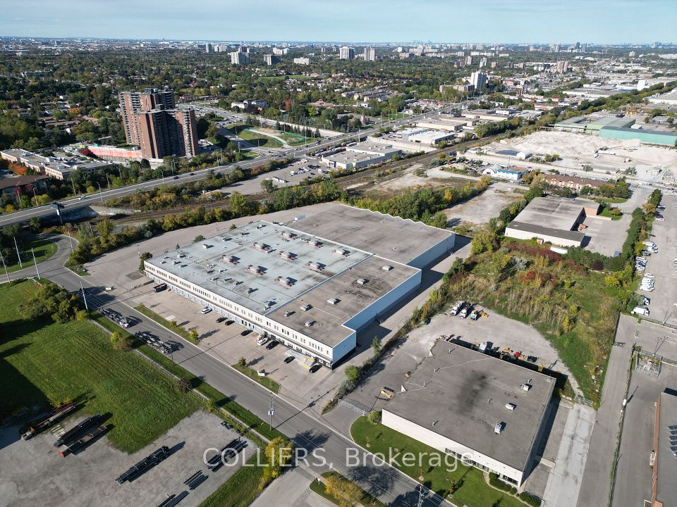 560 Hensall Circle 1, Mississauga, ON L5A 1Y1