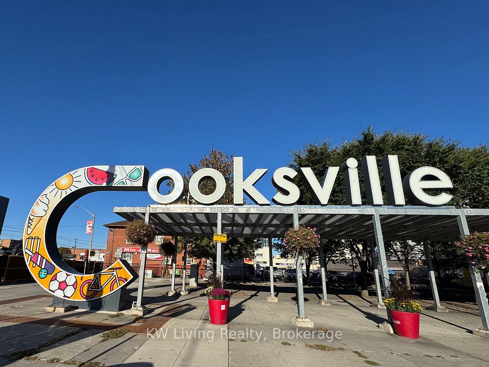 14 Dundas Street E A, Mississauga, ON L5A 1W2