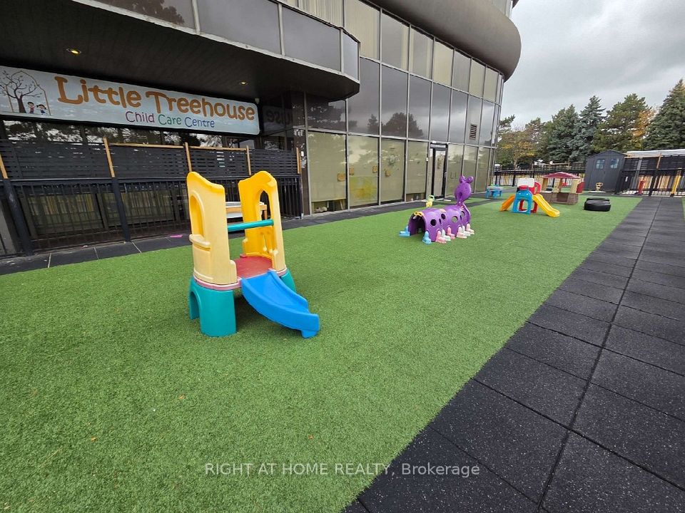 700 Dorval Drive 108/111, Oakville, ON L6K 3V3