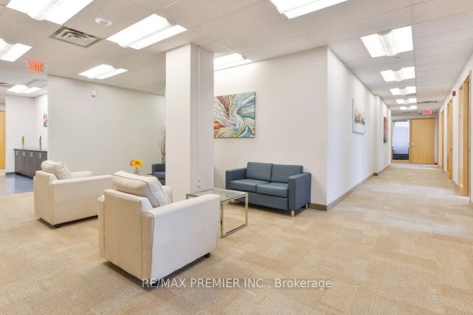 231 Oak Park Boulevard 301-I, Oakville, ON L6H 6M4