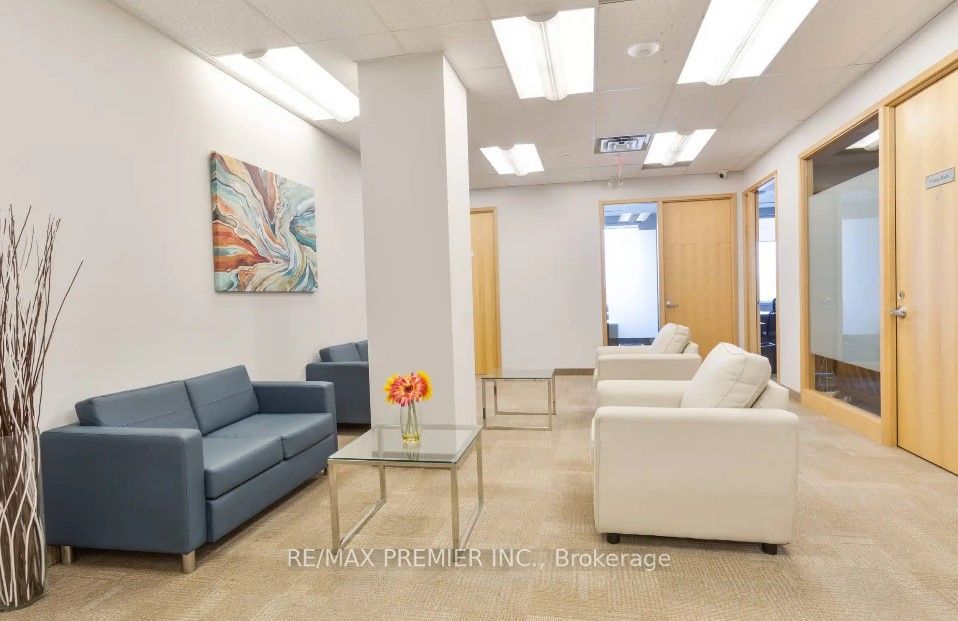 231 Oak Park Boulevard 301-M, Oakville, ON L6H 6M4