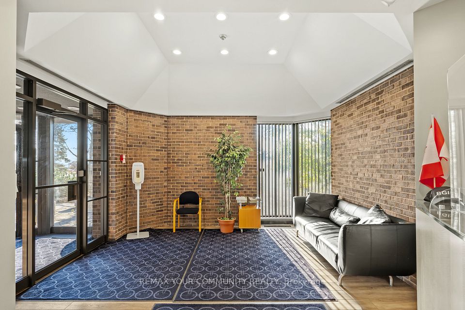 785 Arrow Road, Toronto W05, ON M9M 2L4